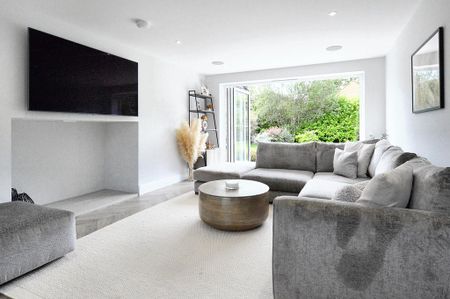 3 bedroom detached house to rent - Photo 2