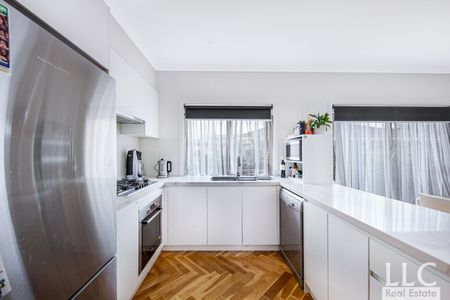 2/21 Kurrajong Avenue, Glen Waverley VIC 3150 - Townhouse For Rent | Domain - Photo 2