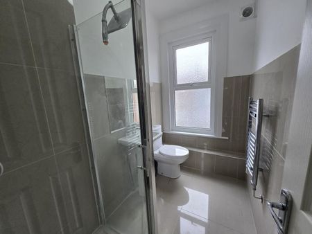 3 bedroom terraced house to rent - Photo 2