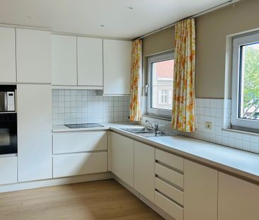 Ruim appartement met: 2 slaapkamers, terras en autostaanplaats - Photo 6