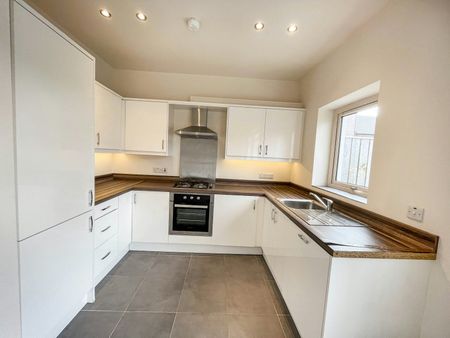 Town house to rent on - Photo 5