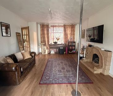 4 Bed Detached House, Garrick Drive, NW4 - Photo 1