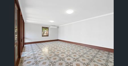 Spacious Family Home on the Golden Mile - Photo 4