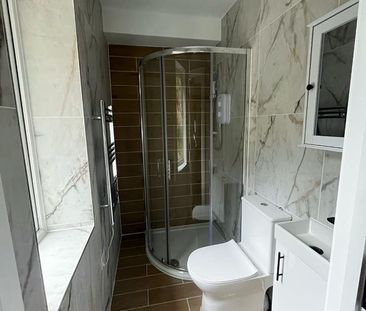 Lakers Rise, Banstead SM7, London - Photo 1