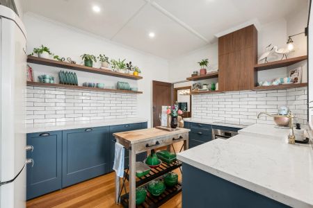 2 Bedroom + Study Top-Floor Art Deco Elegance in the Heart of St Kilda - Photo 3