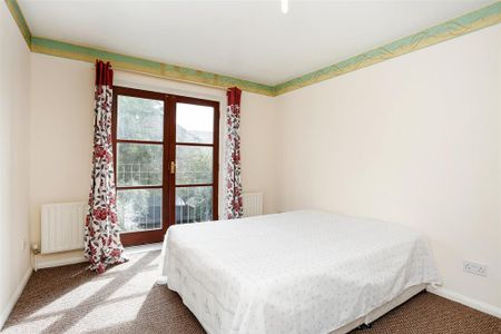 4 bedroom semi-detached house to rent - Photo 5