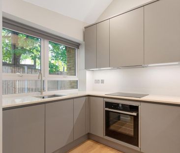 A stylish one bedroom mews house located in the heart of Tooting. - Photo 6