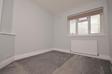 3 bedroom maisonette to rent - Photo 2