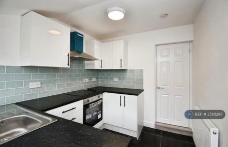 2 bedroom terraced house to rent - Photo 4