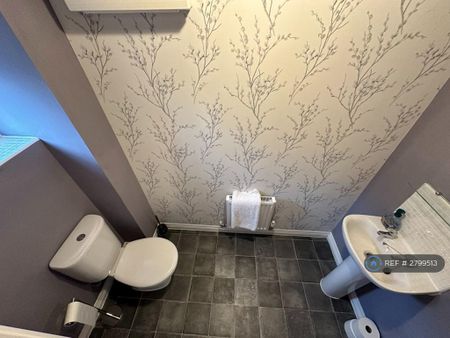 3 bedroom semi-detached house to rent - Photo 5