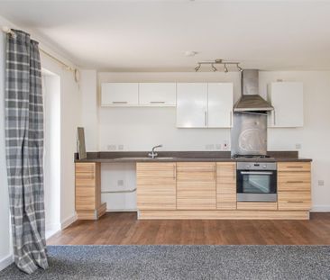 1 bed Flat To Let - Photo 3