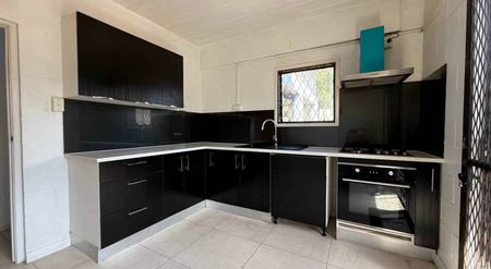 Spacious Living with Great Outdoor Areas – Pri... - Photo 3