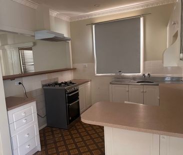 2 Bedroom and 1 Bathroom House for Rent in Port Augusta - Photo 4