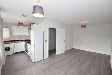 The Boulevard, Crowley, RH10 - Photo 2