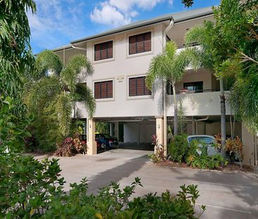 Spacious Ground-Floor Apartment with Poolside Access - Photo 3