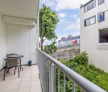 Downtown Sophistication - Photo 4