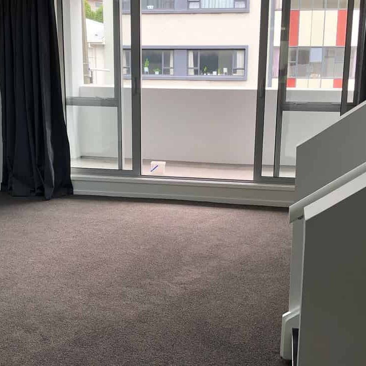 Large 4 Bedroom Apartment - Photo 1