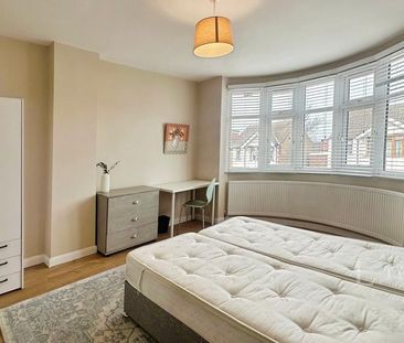 1 bedroom in a house share to rent - Photo 2