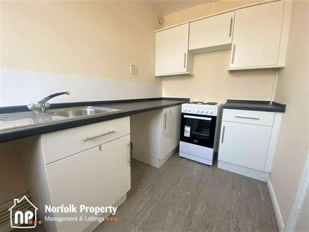 Cromer Road, NR6 - Photo 2