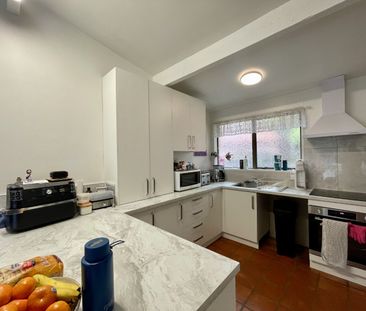 33 Yellowstone Crescent, Burwood - Photo 2