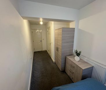 1 bedroom in a house share to rent - Photo 2