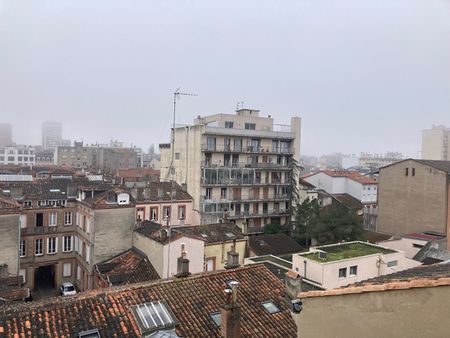 T2 Jeanne-d'Arc avec balcon et garage, vue dégagée et ascenseur - Photo 2