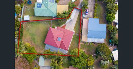 Spacious Family Home with Room for Everyone + Huge Electricy Savings! - Photo 5