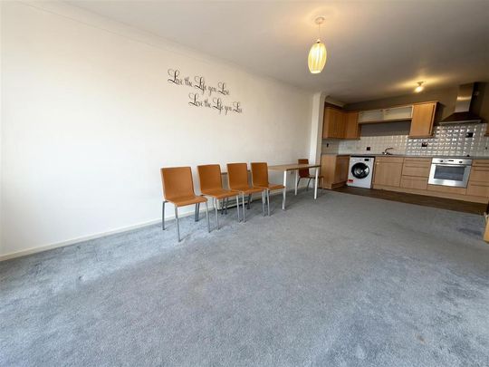 2 bedroom flat to rent - Photo 1
