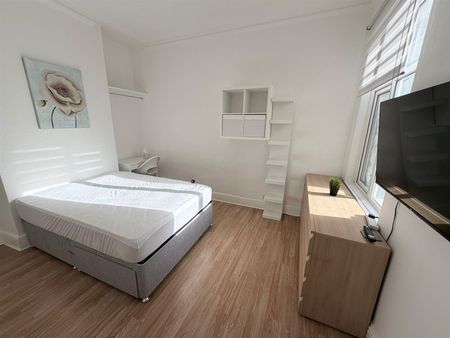 Room For Rent 32, Playfair Road, Southsea - Photo 2