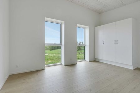 Stilrent rækkehus med god beliggenhed i Gødvad - Foto 3