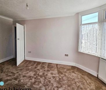 Shirley Gardens, BARKING - Photo 4