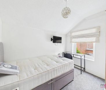 4 bedroom terraced house to rent - Photo 5