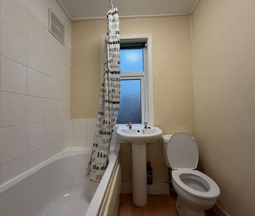 3 Bed Semi-Detached House, Sunnyview Avenue, LS11 - Photo 3