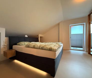 Moderne Dachgeschosswohnung mit Loggia und wunderschönem Fernblick ... - Foto 1