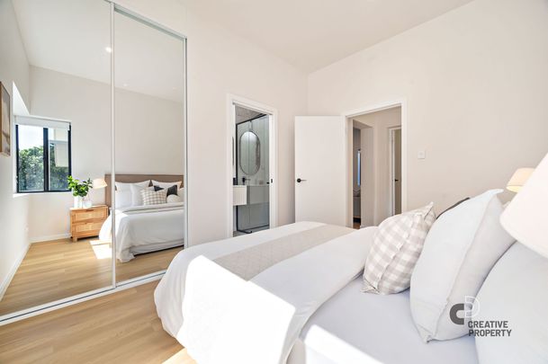 Newly renovated 3-bedroom coastal cottage - Photo 1