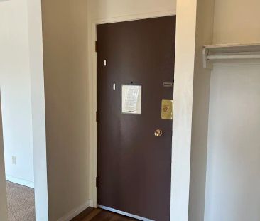 Capital Court - 11510 40 Avenue Northwest — 1 Bedroom - Photo 5
