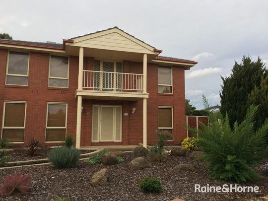 A Classic 4Br 2L Family Home in Hoppers Crossing! - Photo 1