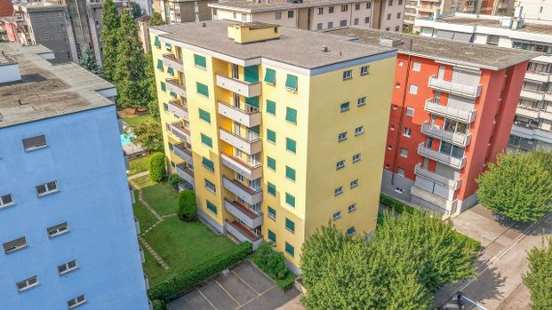 3.5 locali ristrutturato con piscina condominiale a Lugano - Foto 1