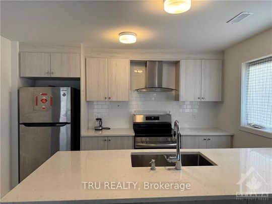 For Lease - 956 CHAPMAN MILLS Drive, Barrhaven, Ontario - Photo 1