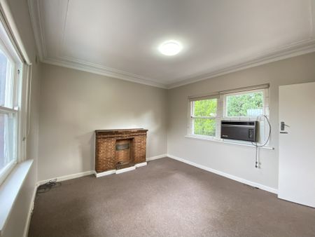 2 BEDROOM FLAT - Photo 2