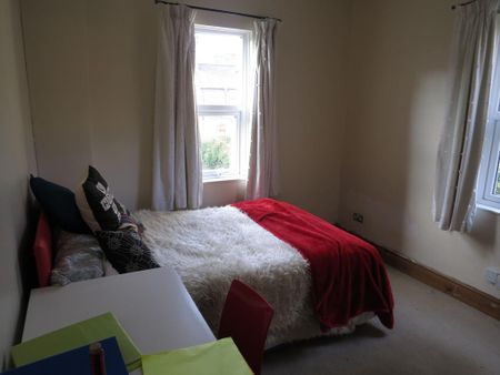 1 bedroom in a house share to rent - Photo 2
