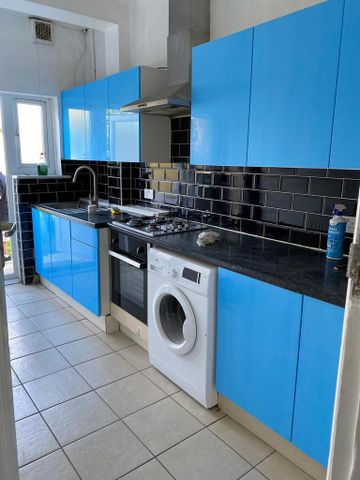 4 bedroom terraced house to rent - Photo 4