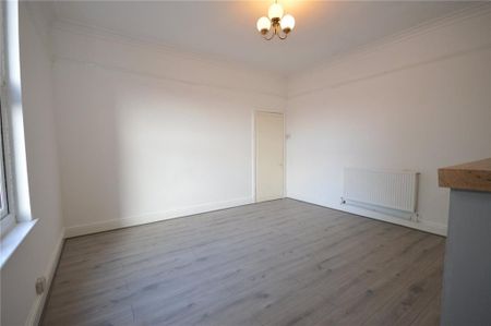 4 bedroom semi-detached house to rent - Photo 2