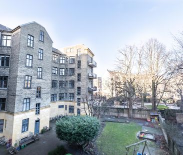 Klassisk Frederiksberg lejlighed med højt til loftet - Photo 2