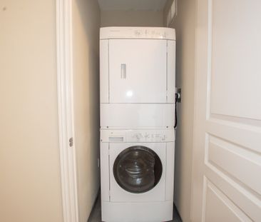 17 Flynn Court, St. Catharines - All Inclusive 3 Bedroom Main Unit - Photo 2