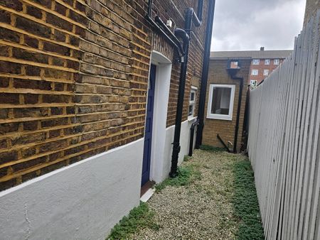 3 Bed Flat, Coldharbour Lane, SE5 - Photo 2