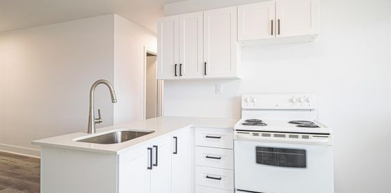 1 Bed, 1 Bath - 8281 Avenue Des Vendéens, Anjou - Photo 2