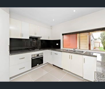 Comfortable, Convenient & Well-Located Home in Ardeer! - Photo 3