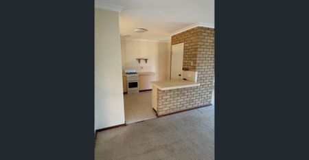 Tidy unit in Usher - Photo 2