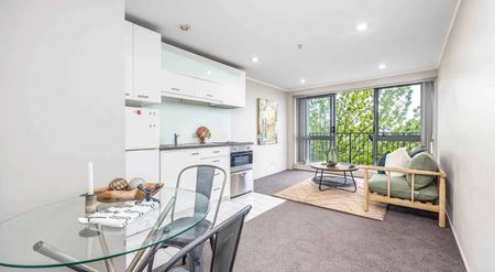 Chic 2BR Central Apt w/ Amenities - Photo 2